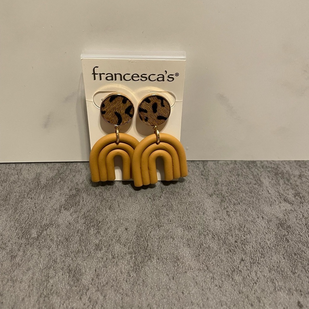 BNWT JASMINE FUR POST DROP EARRINGS - Picture 8 of 9